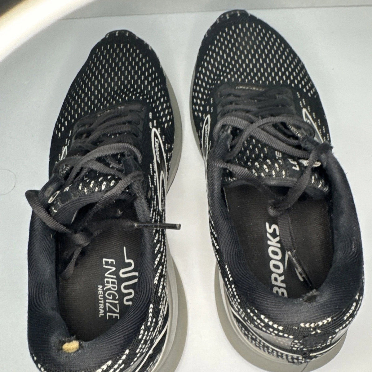 Brooks Levitate 5 Women’s 9 B Black Running Shoes 1203571B090 Heel Damage