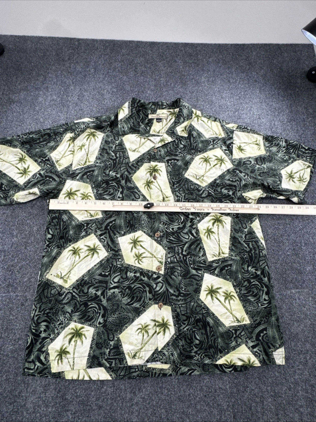 Tommy Bahama Silk Shirt Mens L Palm Tree Hawaiian Aloha Camp Green Ivory