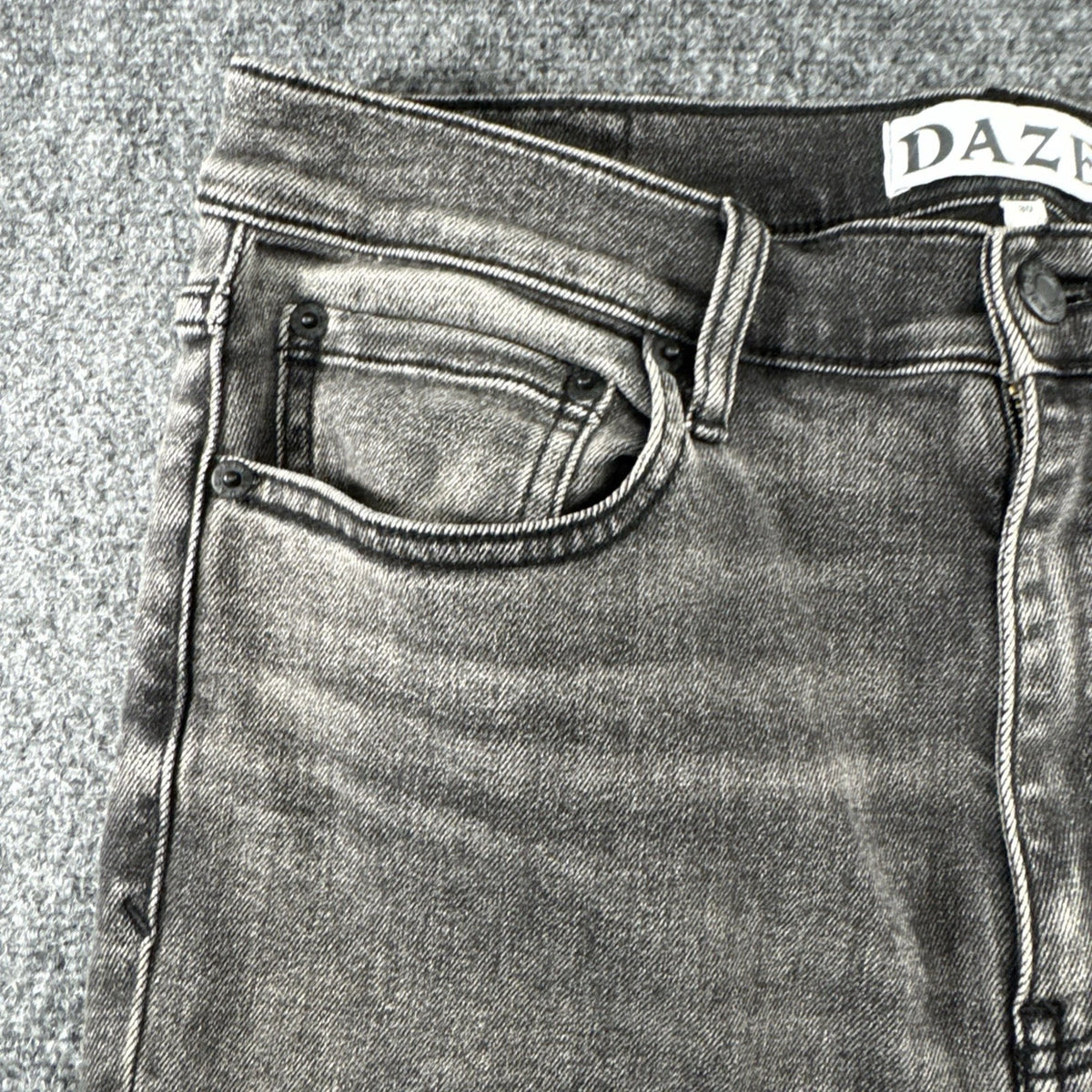 DAZE Denim Far Out High Rise Wide Leg Jeans Womens 30 Black Washed EUC Stretch