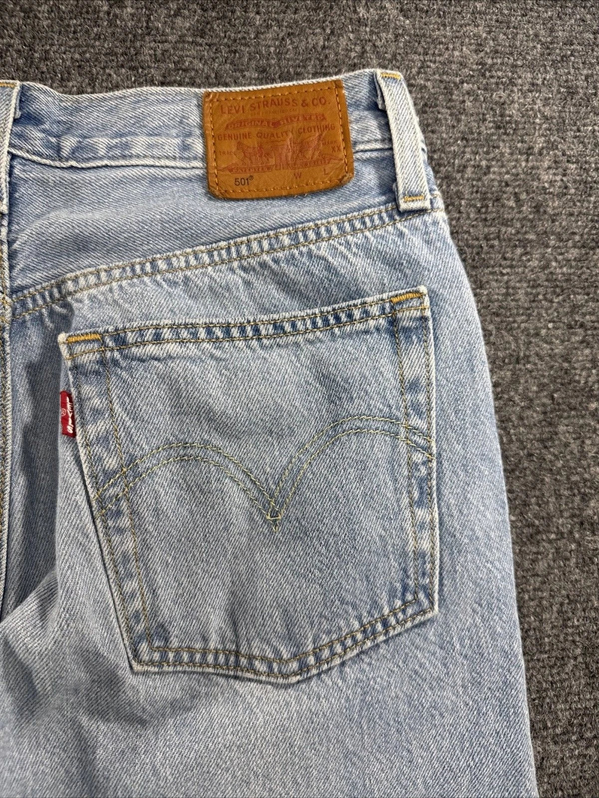 Levi’s 501 Original Jeans Women’s Approx W27 Light Wash Distressed Button Fly