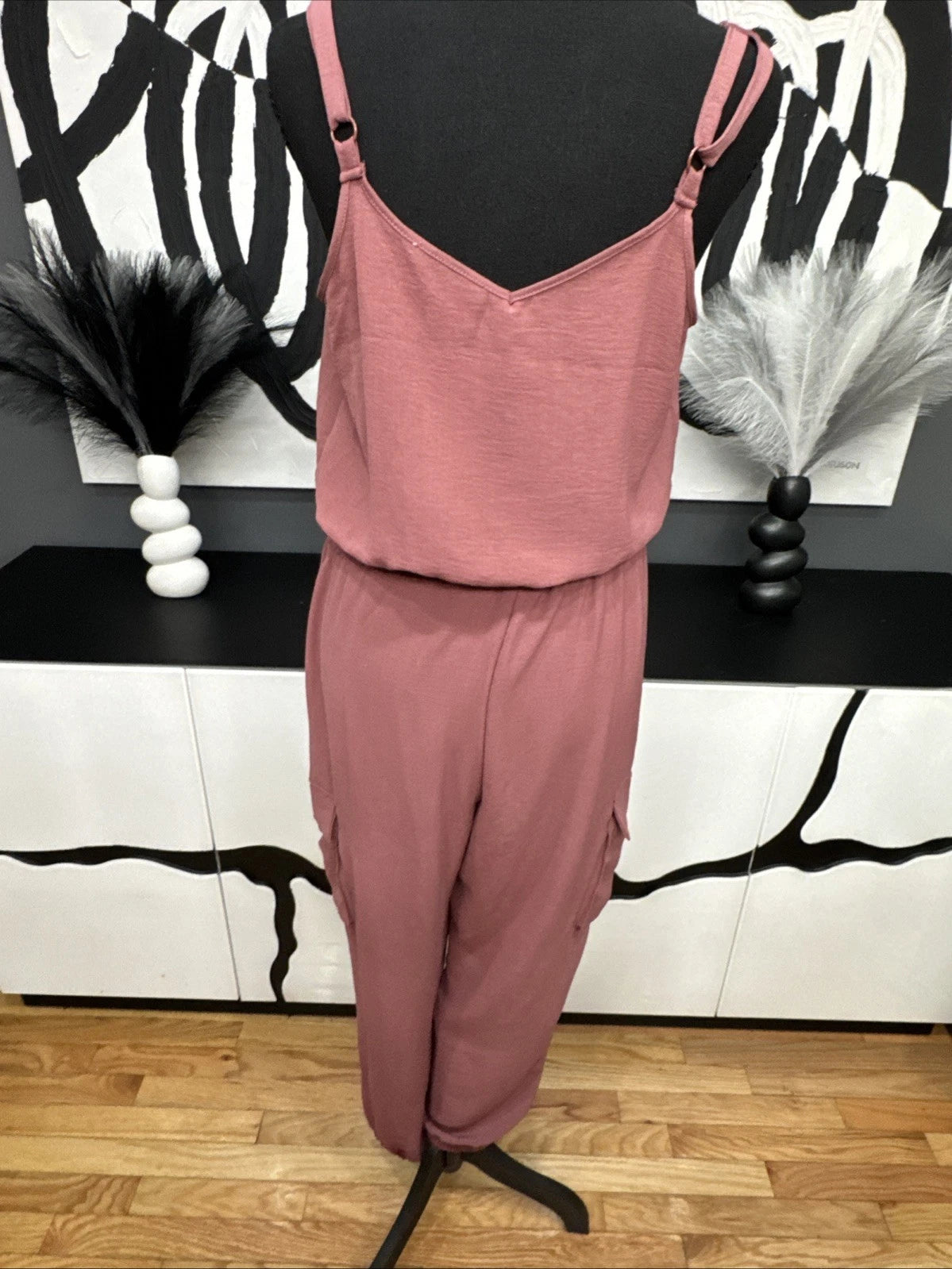 Olive + Oak Women’s Medium Mauve Cargo Jumpsuit Sleeveless V Neck Casual