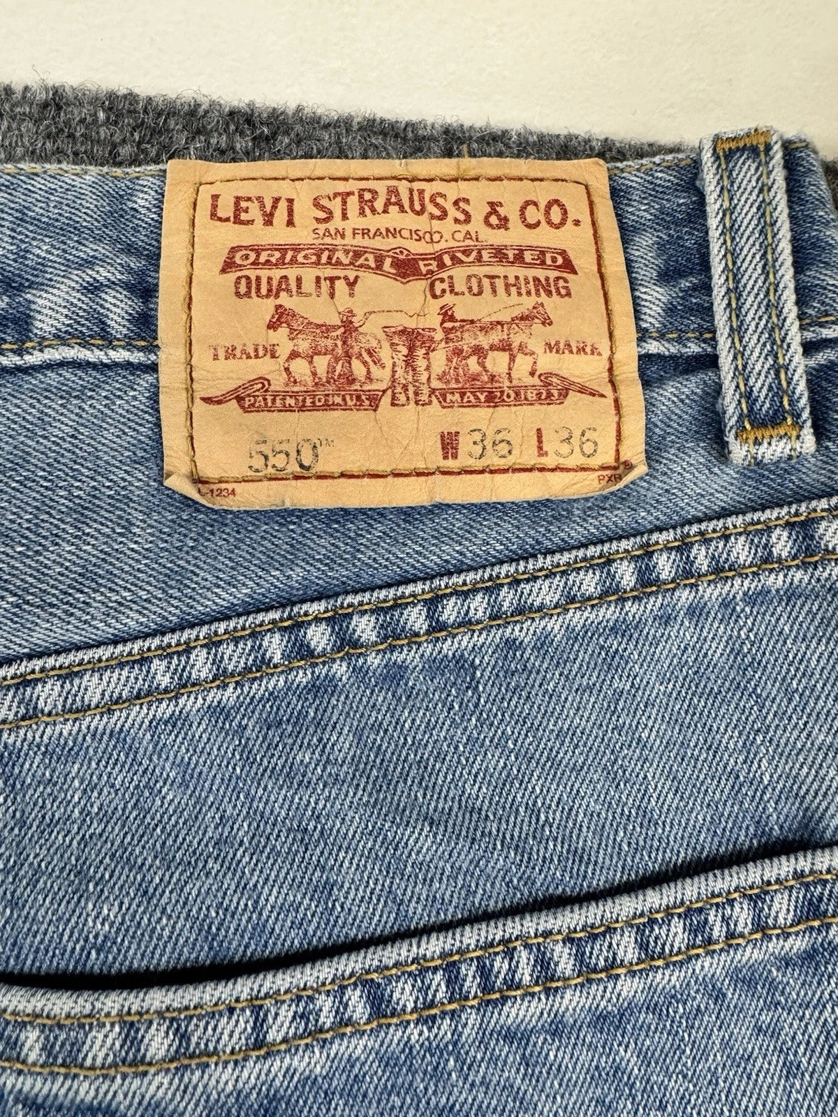 Levi's 550 Relaxed Fit Jeans Men's W36 L36 Light Wash Blue 100% Cotton