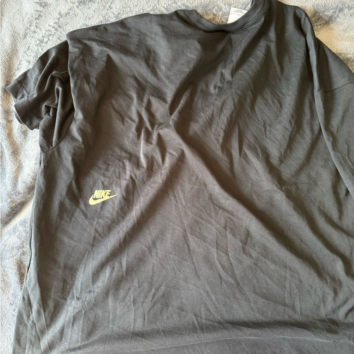 Nike Oversized Graphic Tee Women’s Large Black Yellow Logo Shirt NWT