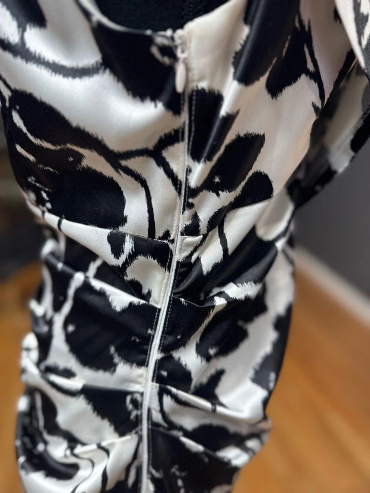 Maggy London Black White Floral V-Neck Midi Dress Women's Size 12 EUC Y2K