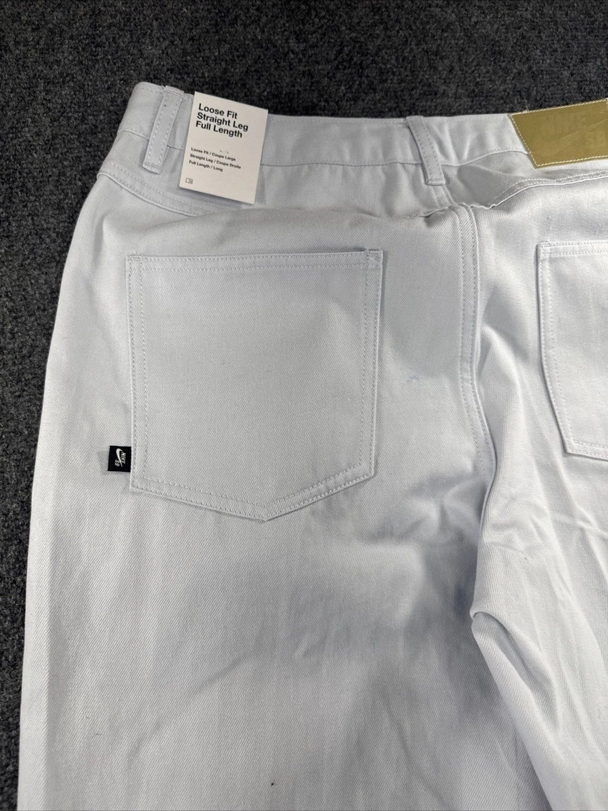 Nike SB Loose Fit Skate Pants Men’s 30 Light Gray Straight Leg NWT