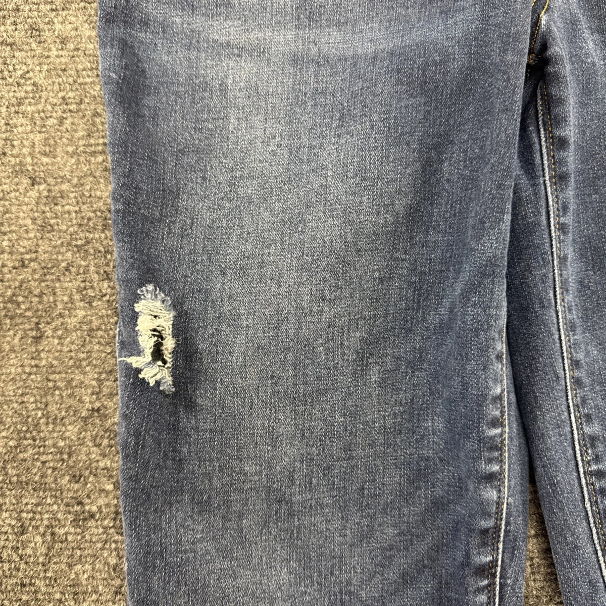 SPANX Distressed Skinny Jeans Womens M Medium Wash Pull On Raw Hem Stretch Denim
