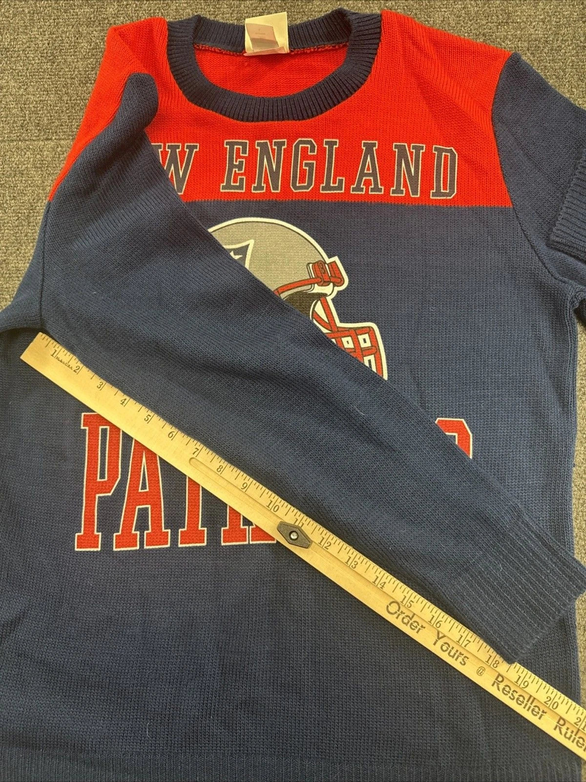 Junk Food New England Patriots NFL Sweater Mens L NWOT 2014 Helmet Crewneck