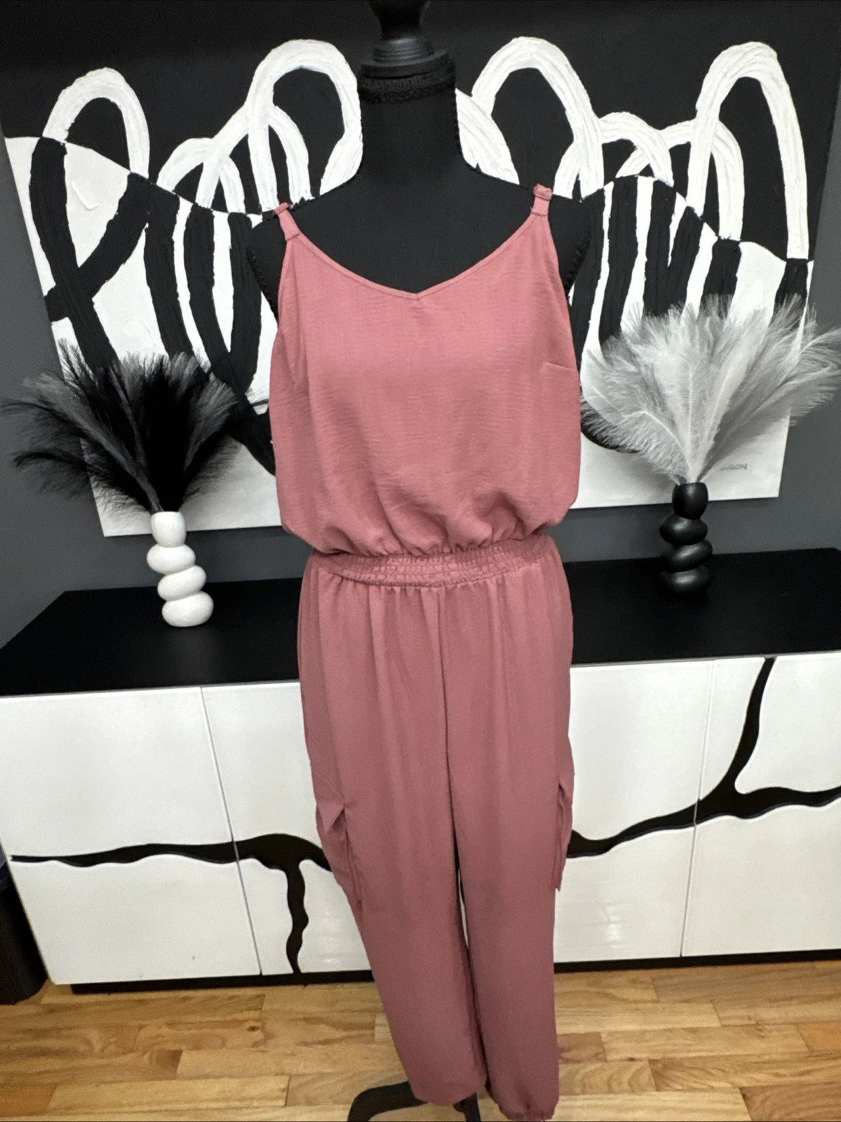 Olive + Oak Women’s Medium Mauve Cargo Jumpsuit Sleeveless V Neck Casual
