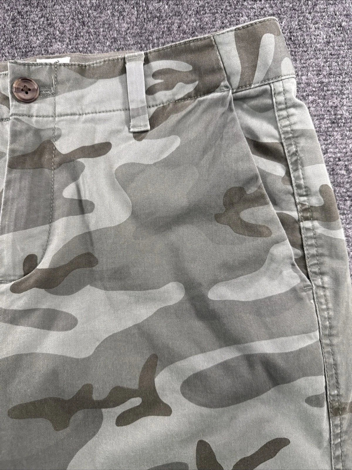 GAP Girlfriend Chino Pants Women’s Size 4 Green Camo Stretch Mid Rise