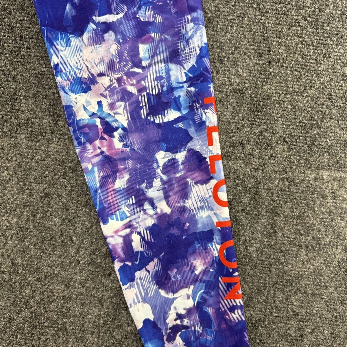 Peloton Reversible Leggings White Opal Marble Rainbow, Size M