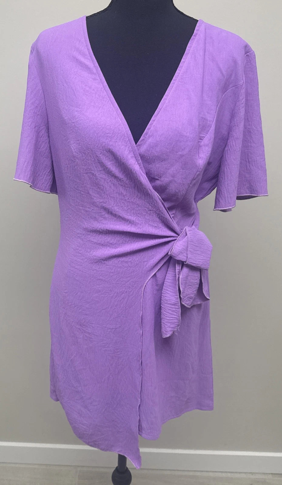 SHEIN Lavender Wrap Romper Women’s Medium US 6 Tie Waist Short Sleeve