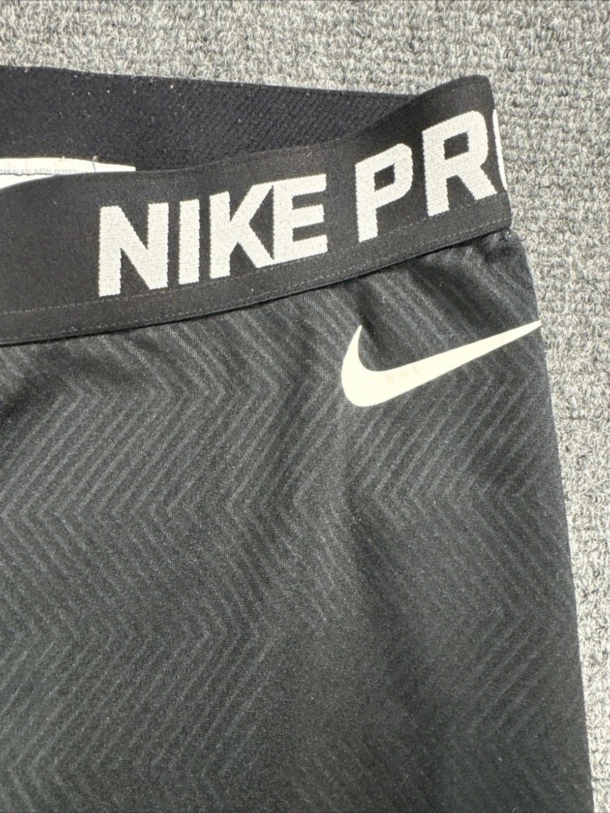Nike Pro Women's Medium Dri-FIT Black NIKE Graphic Compression Leggings 856238