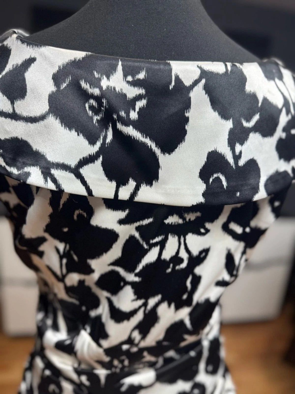 Maggy London Black White Floral V-Neck Midi Dress Women's Size 12 EUC Y2K