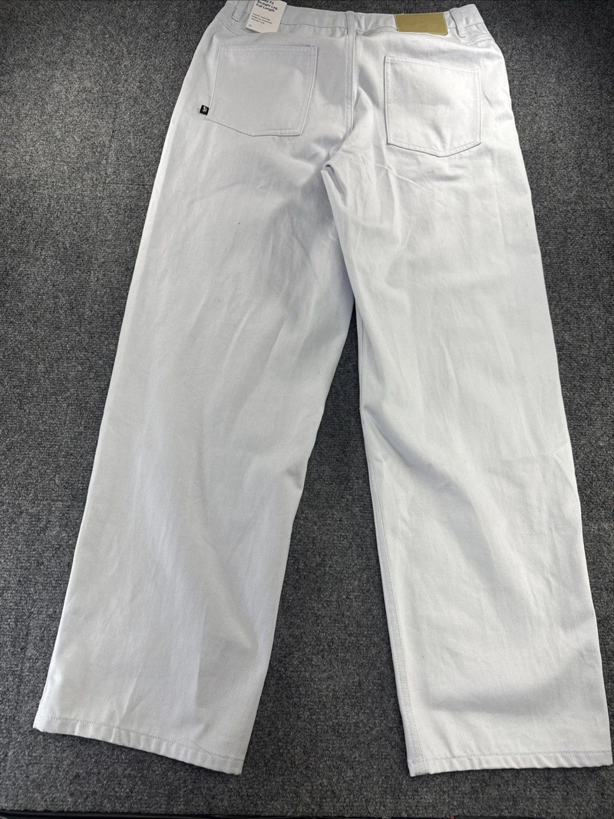 Nike SB Loose Fit Skate Pants Men’s 30 Light Gray Straight Leg NWT
