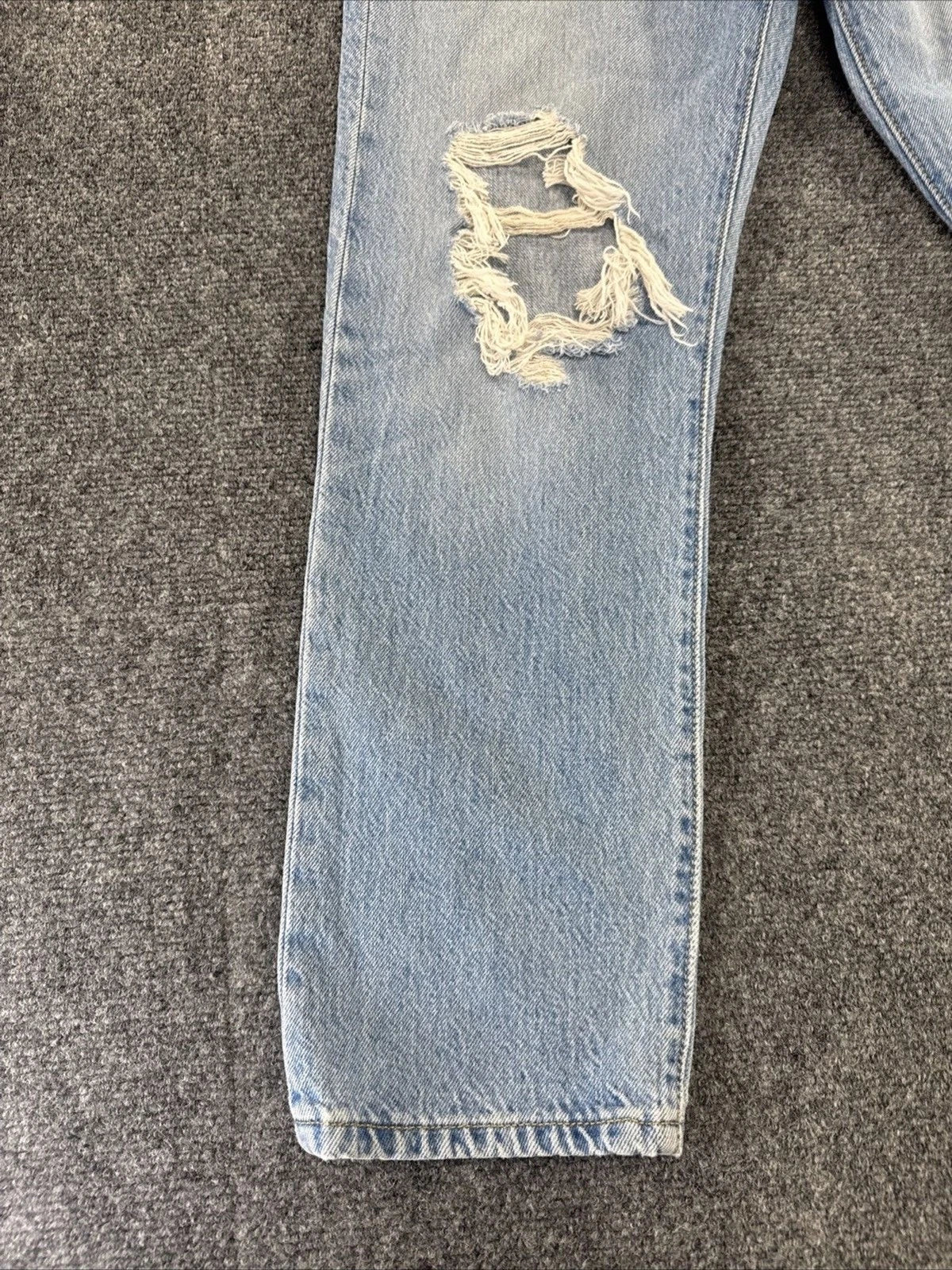 Levi’s 501 Original Jeans Women’s Approx W27 Light Wash Distressed Button Fly
