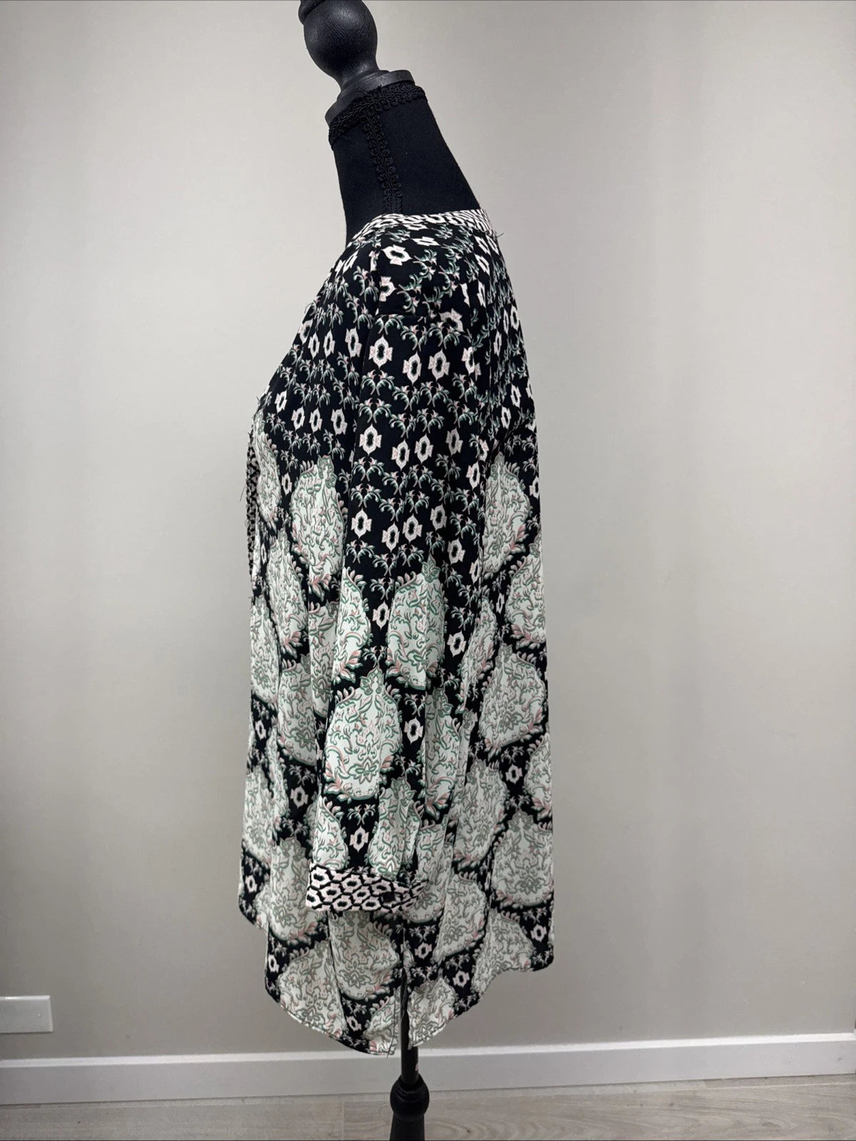 Rose + Olive Boho Paisley Tunic Blouse 1X Black Floral V-Neck Plus Size