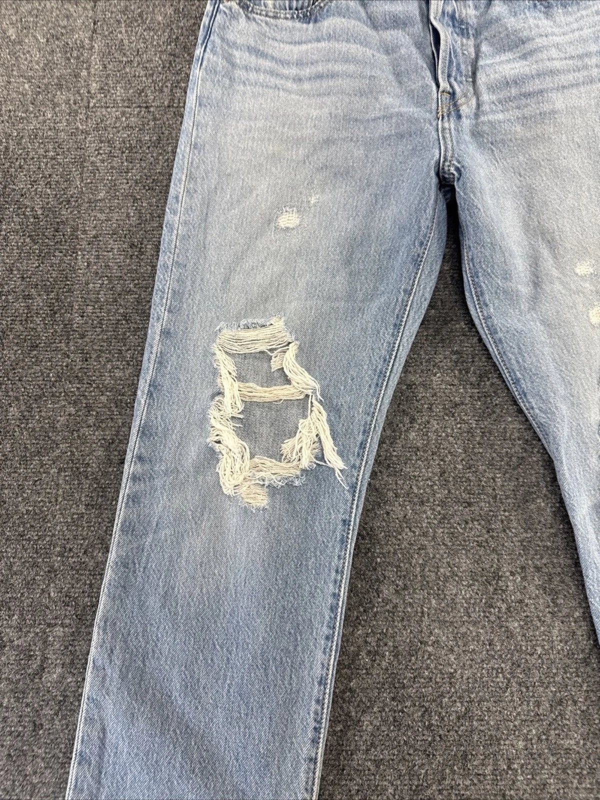 Levi’s 501 Original Jeans Women’s Approx W27 Light Wash Distressed Button Fly