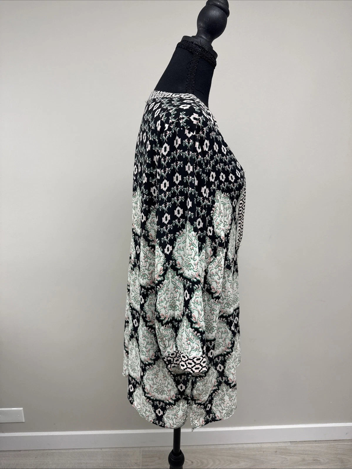 Rose + Olive Boho Paisley Tunic Blouse 1X Black Floral V-Neck Plus Size