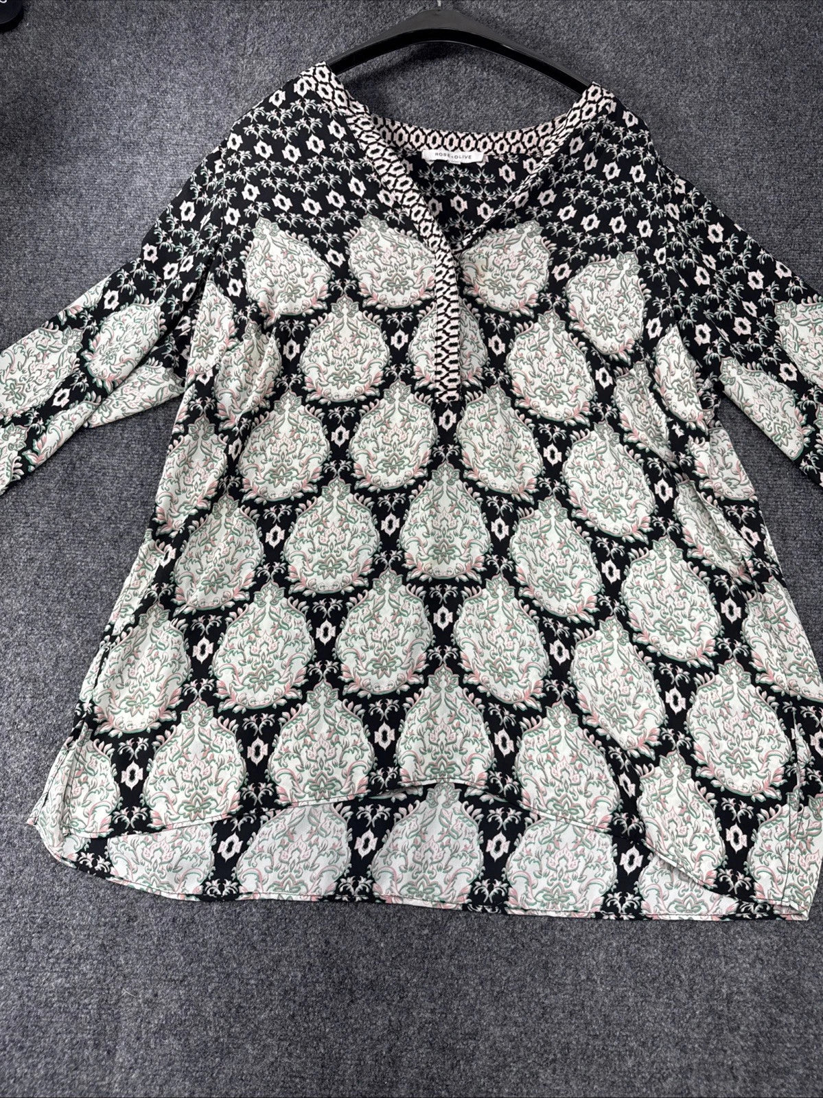 Rose + Olive Boho Paisley Tunic Blouse 1X Black Floral V-Neck Plus Size