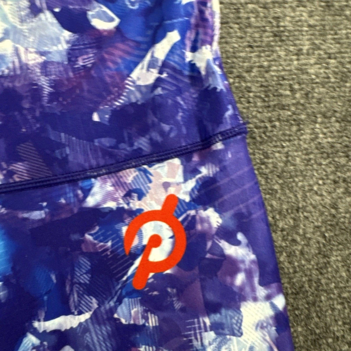 Peloton Reversible Leggings White Opal Marble Rainbow, Size M