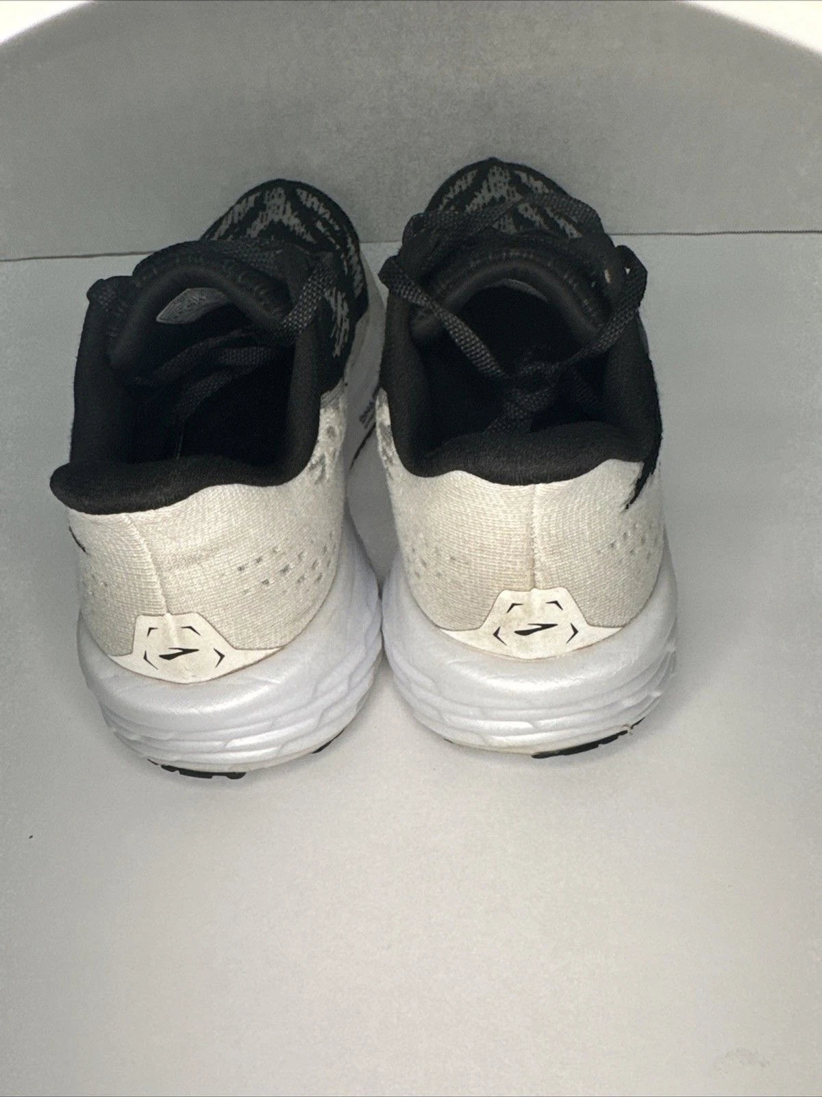 Brooks Launch 11 Women’s 8.5 Black White Running Shoes 1204391B087
