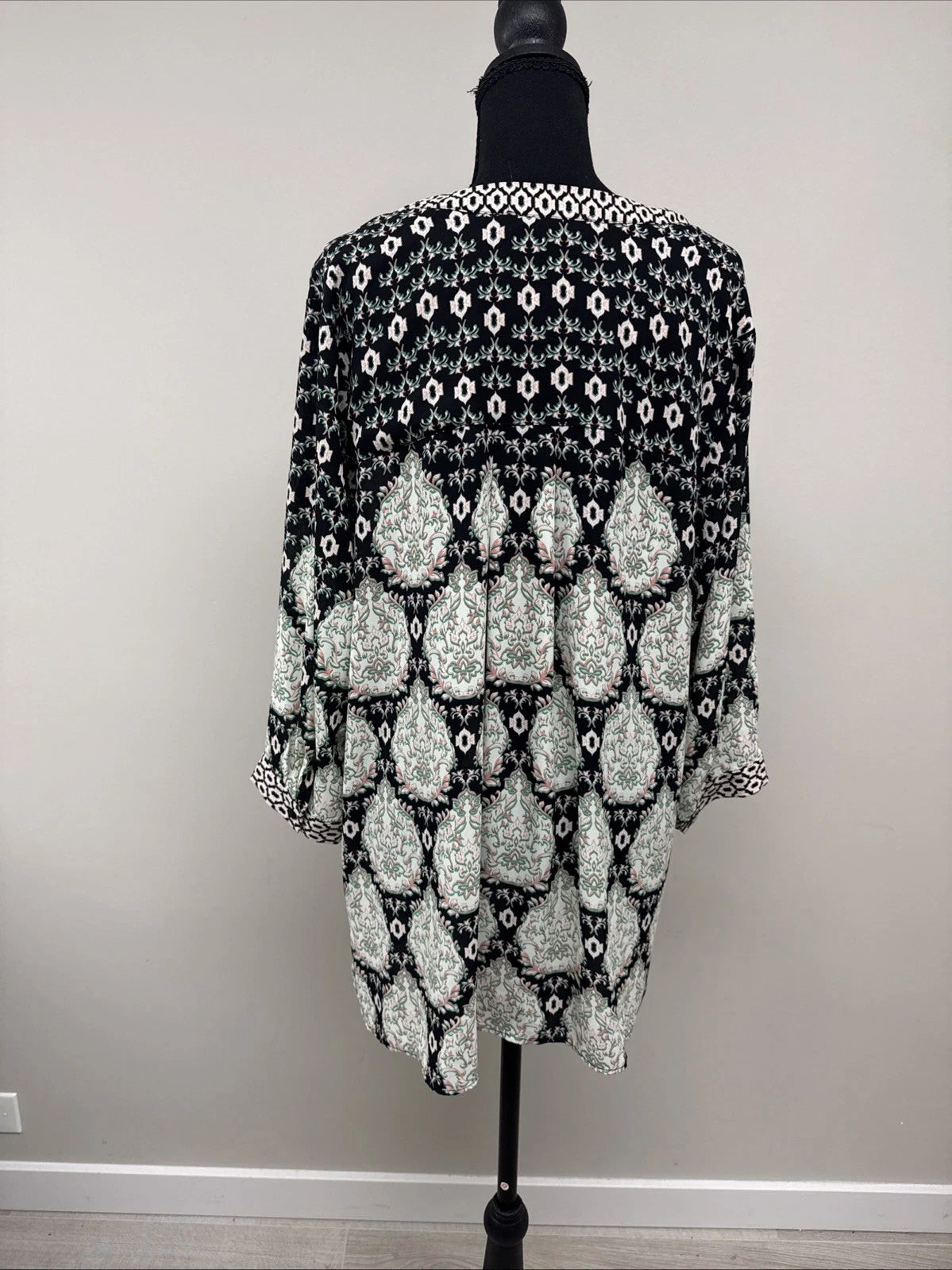 Rose + Olive Boho Paisley Tunic Blouse 1X Black Floral V-Neck Plus Size