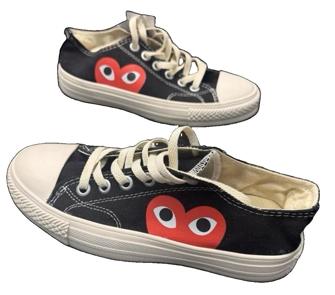 Converse Comme des Garcons Play Low Top Women's 7 Black Red Heart BNWT Shoe
