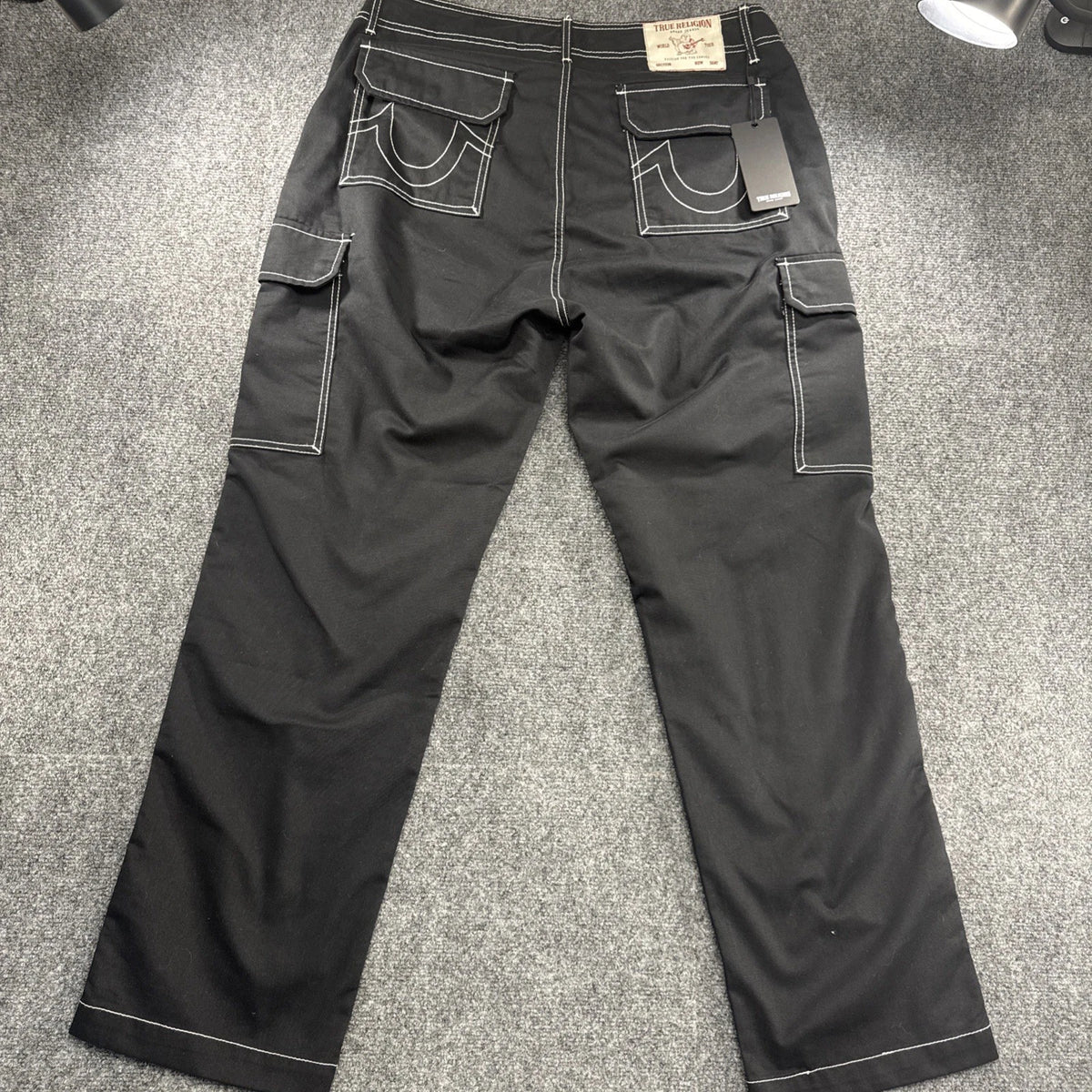 True Religion Mens 34x32 Black Cargo Pants Contrast Stitch Horseshoe NWT