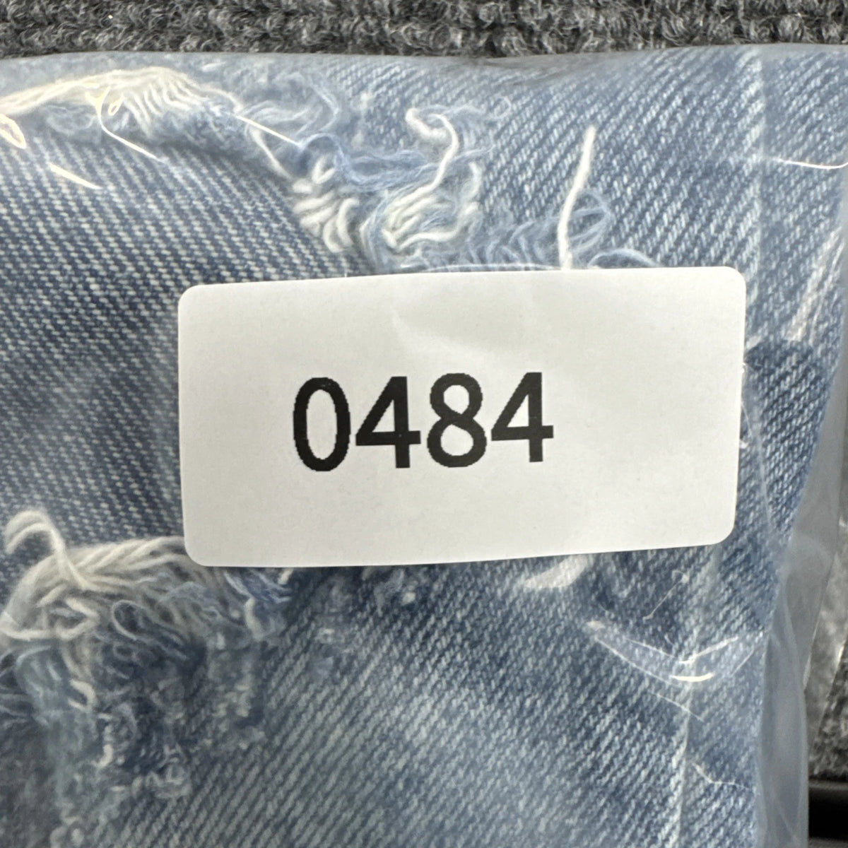 Armani Exchange AX J51 Carrot Jeans Distressed Light Wash Size 24 NWOT