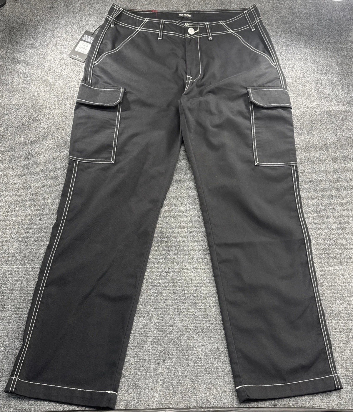 True Religion Men's 34x32 Black Cargo Pants Contrast Stitch Horseshoe NWT