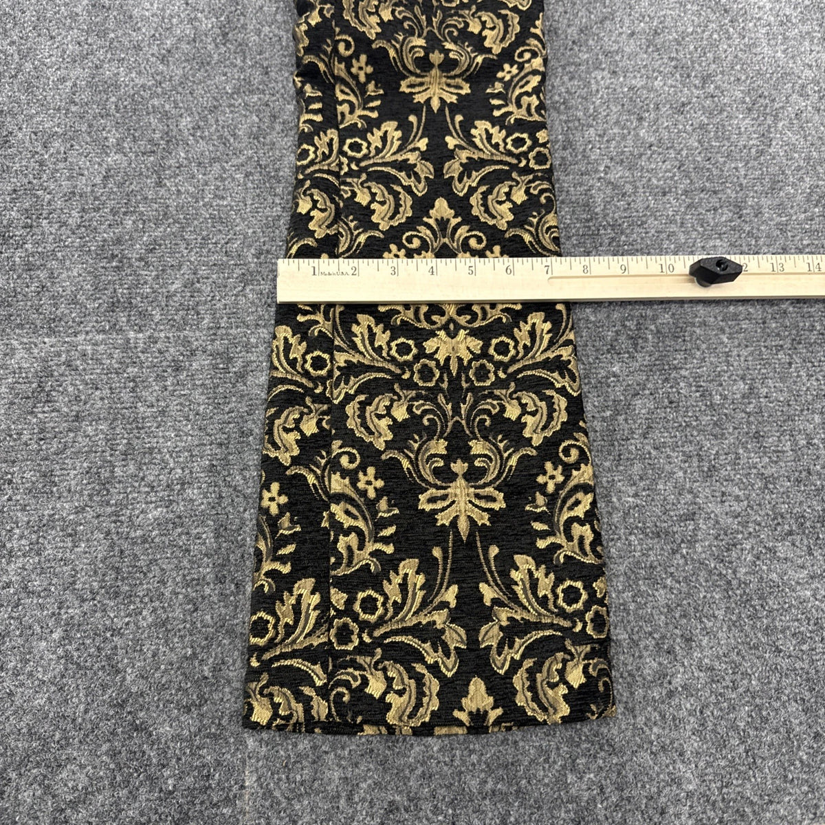 Urban Outfitters Damask Jacquard Cropped Pants Women’s Size 2 Black Gold
