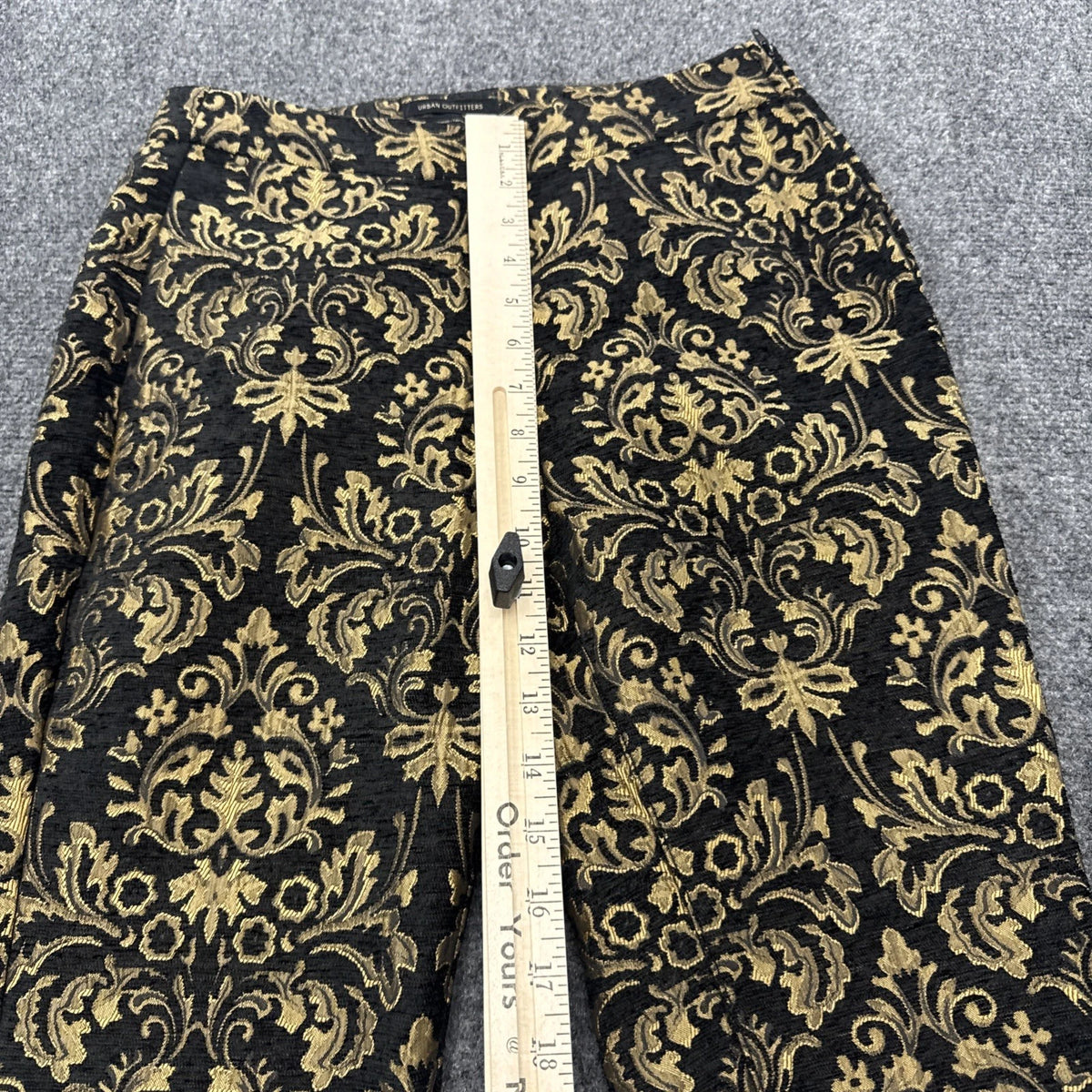 Urban Outfitters Damask Jacquard Cropped Pants Women’s Size 2 Black Gold
