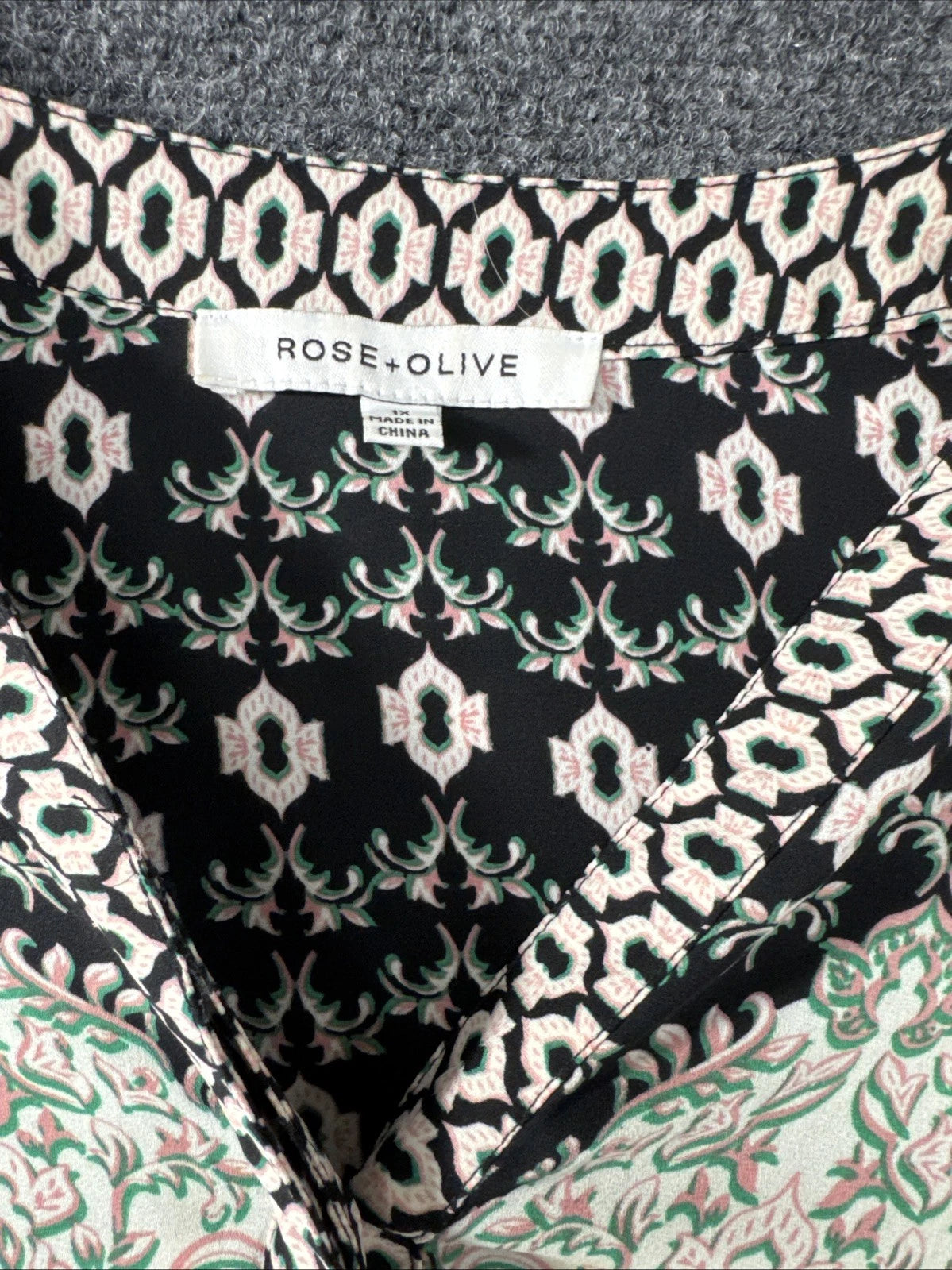 Rose + Olive Boho Paisley Tunic Blouse 1X Black Floral V-Neck Plus Size