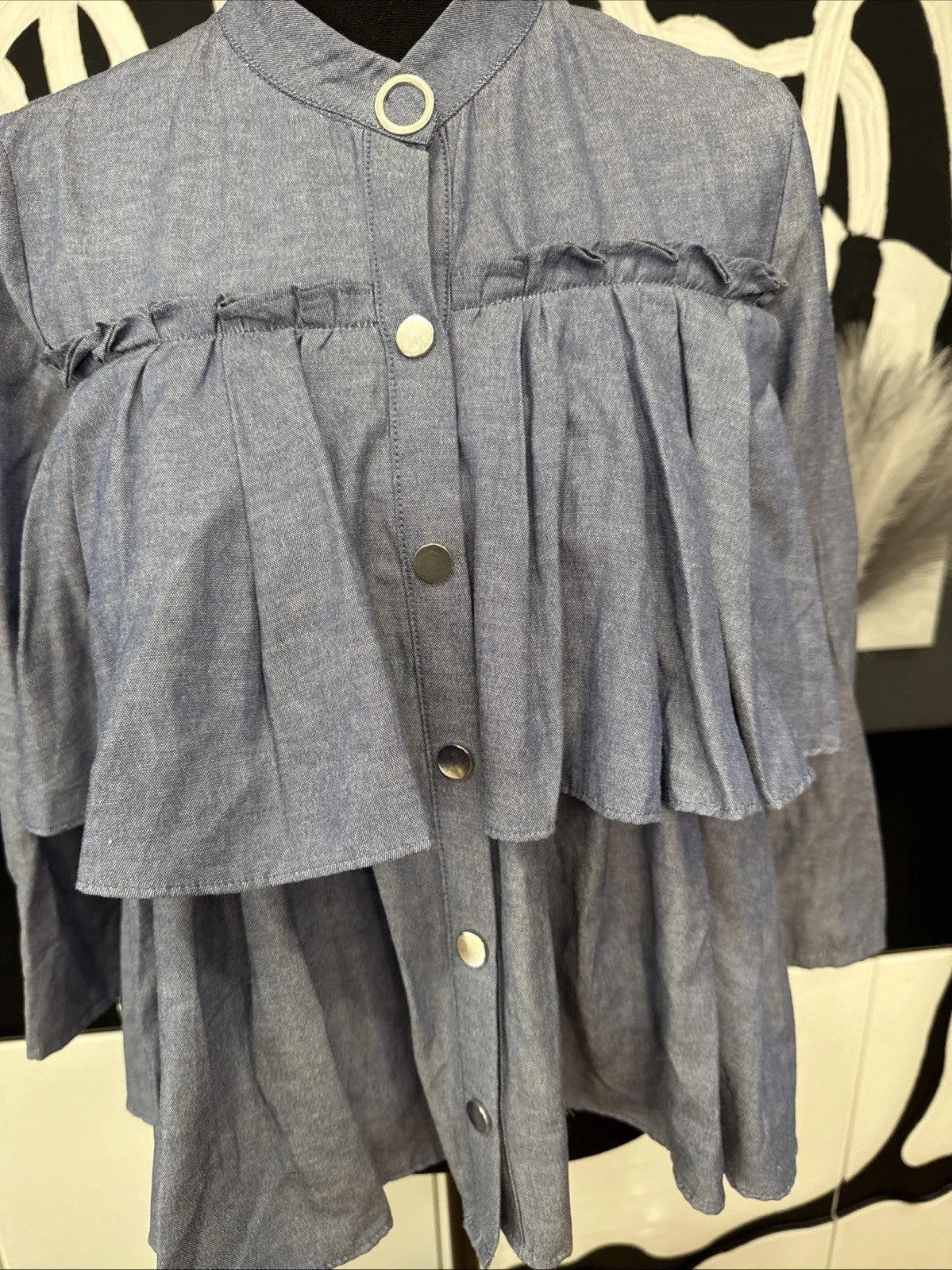 Zara Basic Chambray Ruffle Button Front Blouse Women’s XS Blue Long Sleeve EUC