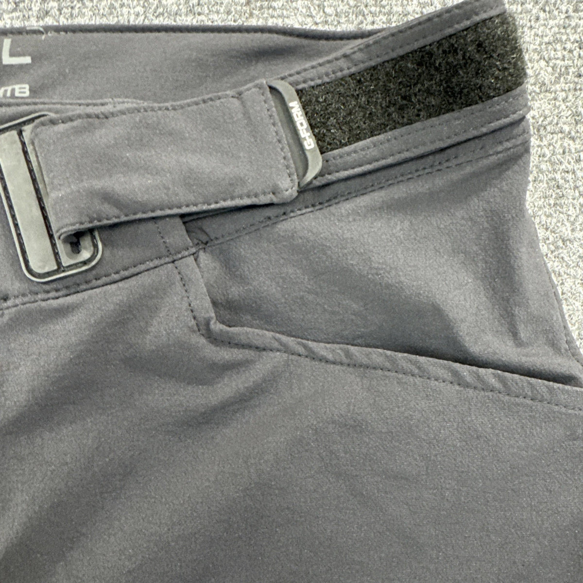G-Form Rhode MTB Cycling Shorts Men’s L Black Stretch Mountain Bike