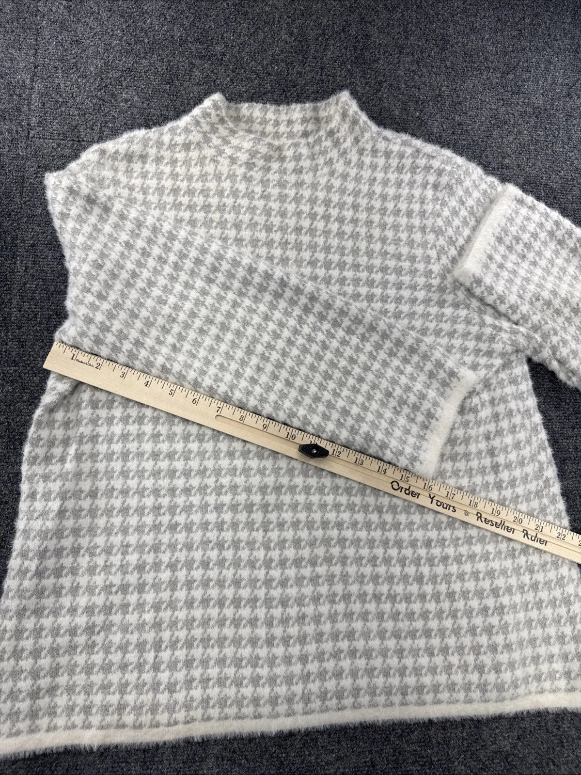Max Studio Houndstooth Fuzzy Knit Sweater Women's XL Cozy Soft Chic