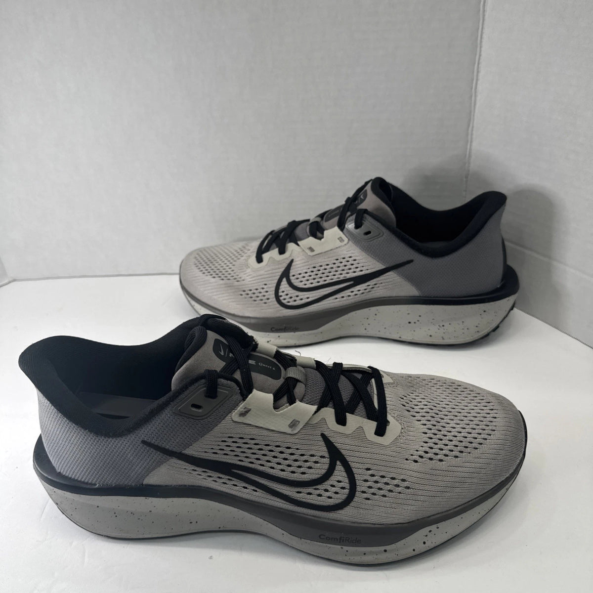 Nike Quest 6 Men’s 10.5 Running Shoes Gray Black IB4002-014 Good Condition