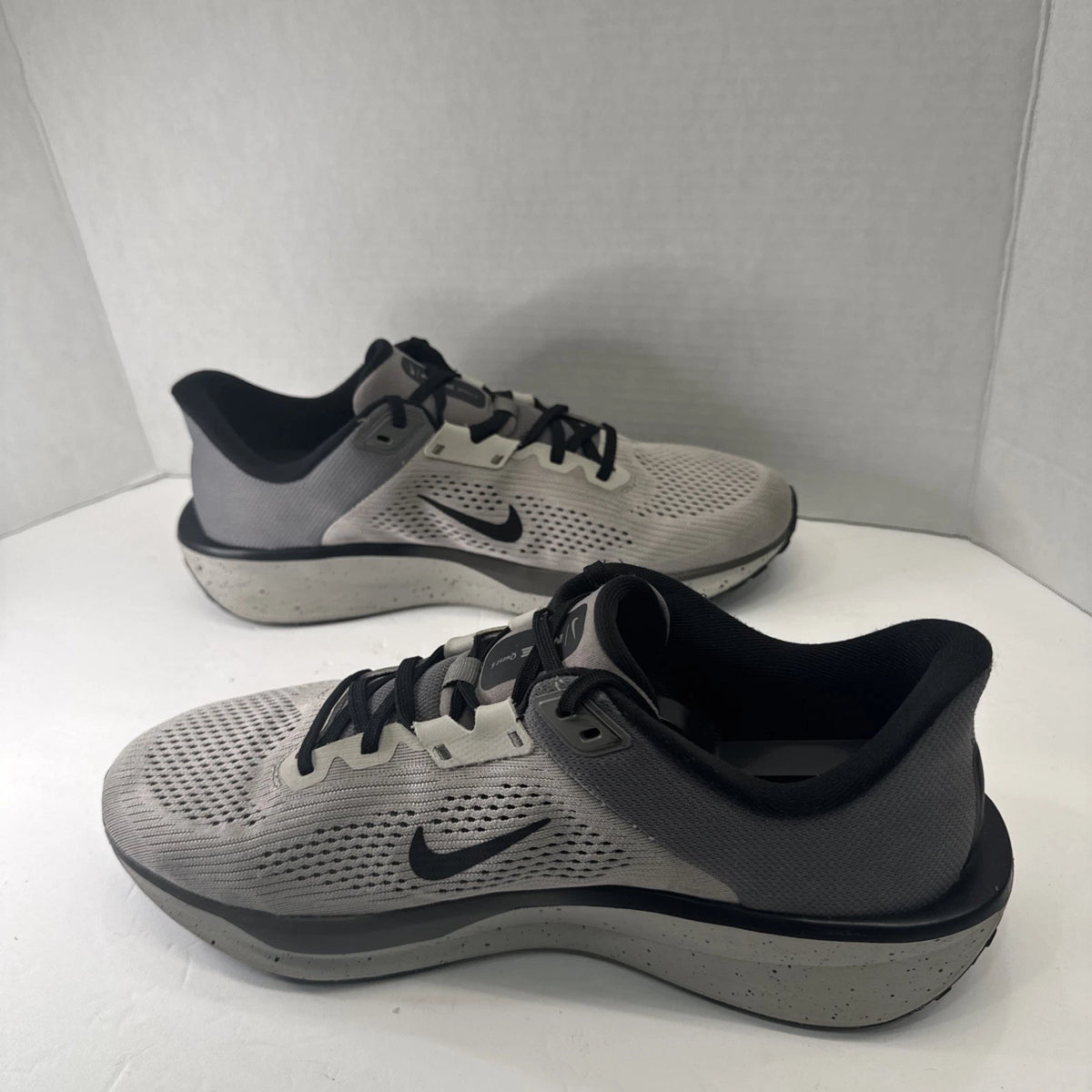 Nike Quest 6 Men’s 10.5 Running Shoes Gray Black IB4002-014 Good Condition