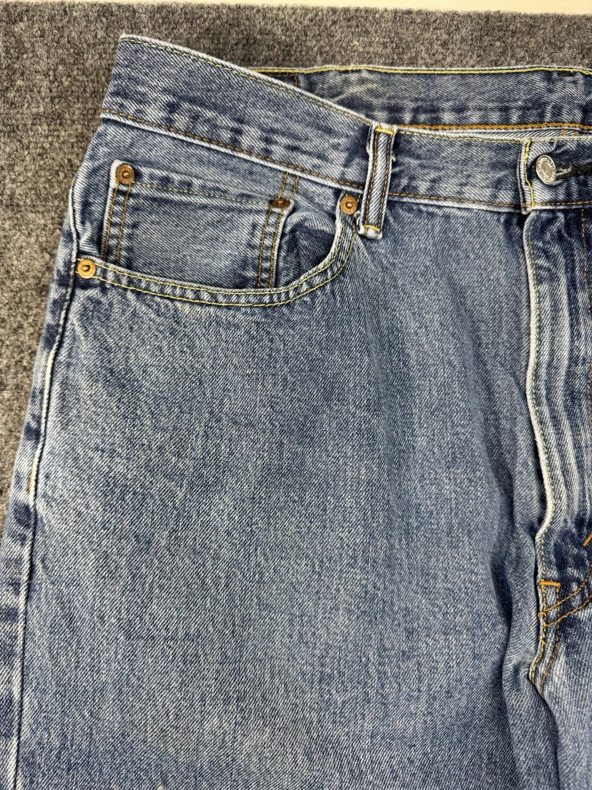 Levi's Men's Jeans W38 L34 Light Wash Blue Denim Straight Leg Distressed
